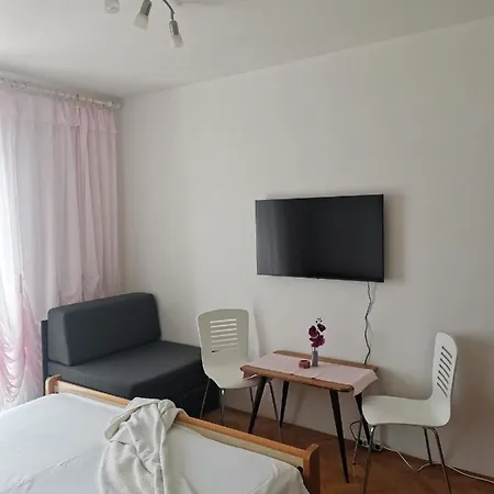 Zara Πανσιόν 3*
