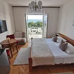 Zara 3*